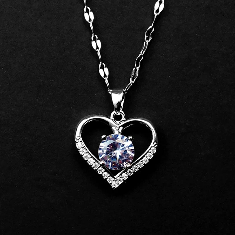 Golden Heart & Lips Pendant Necklace – Women’s Stainless Steel Jewelry