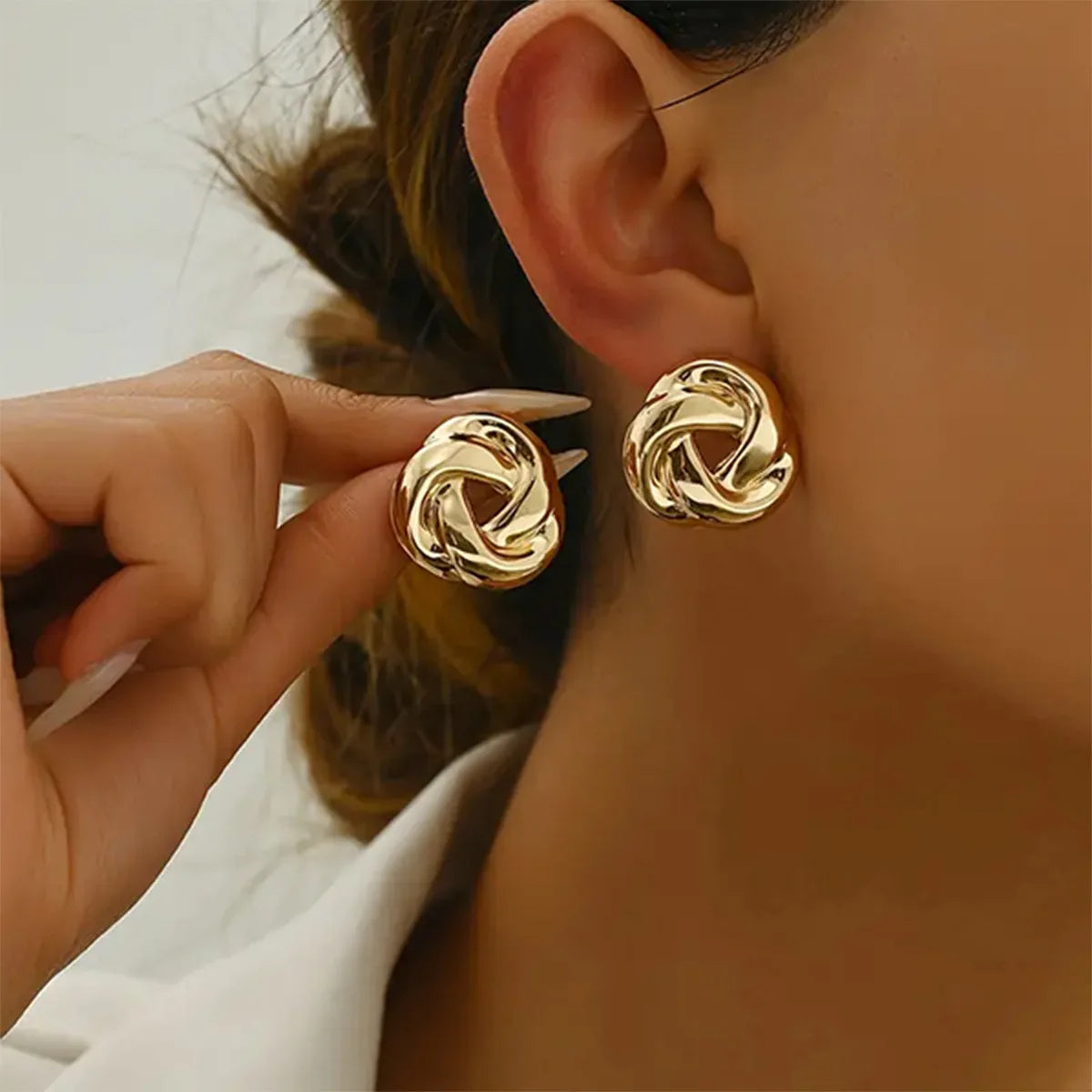 Golden Twist Stud Earrings – Creative Geometric Women’s Jewelry