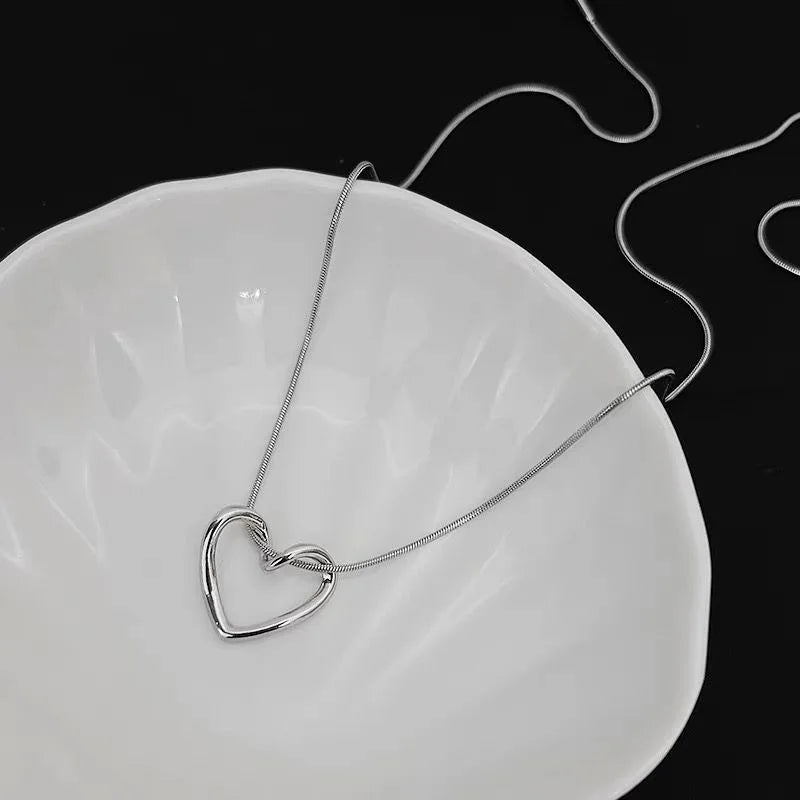 Delicate Starry Pendant Necklace – Women’s Zirconium Luxury Jewelry